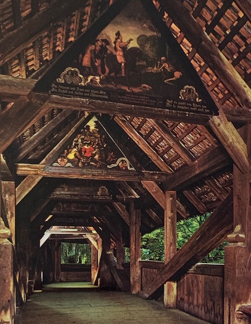 A large building

Description automatically generated