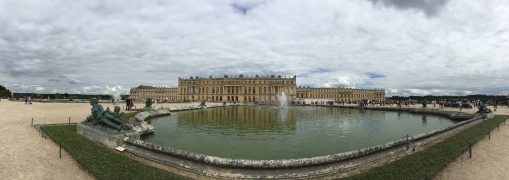 A bridge over a body of water

Description automatically generated